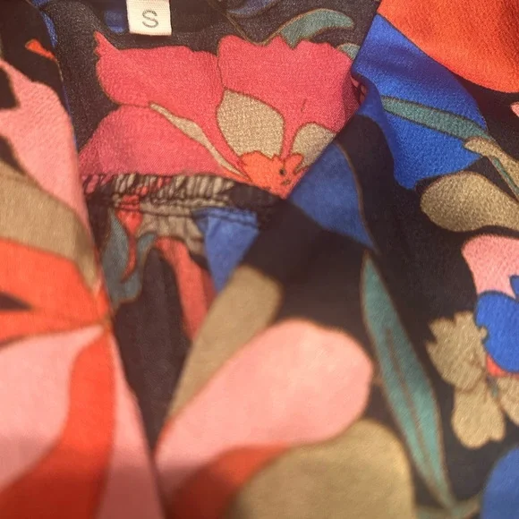 Entro small Floral printed Puff/ruffled Sleeve tiered skirt V- neck mini Dress - Picture 5 of 5